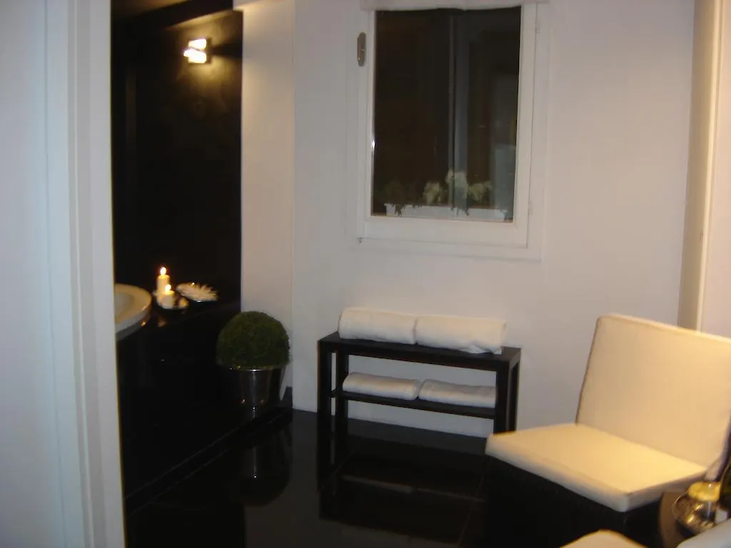 Hotel Domus Borgognona Roma
