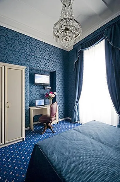 Hotel Domus Borgognona Roma 2*,