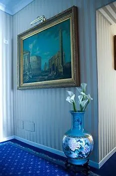 Hotel Domus Borgognona Roma
